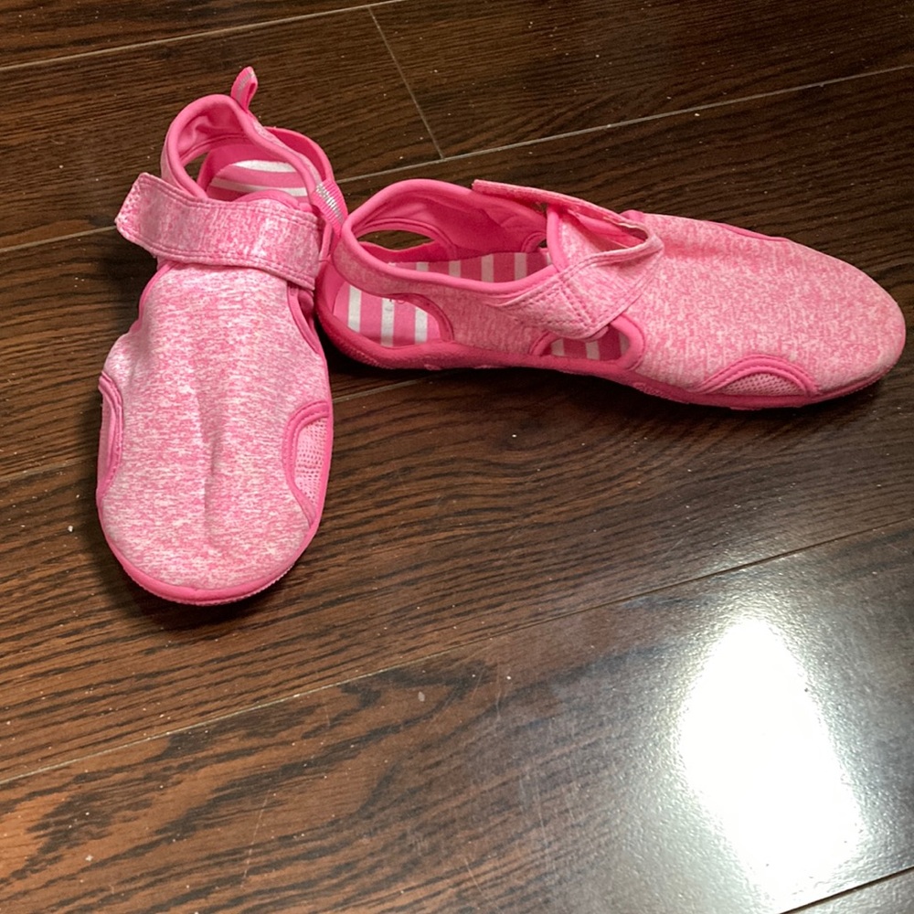 ❤️3 for 25! Pink Kids Water Shoes, size L
